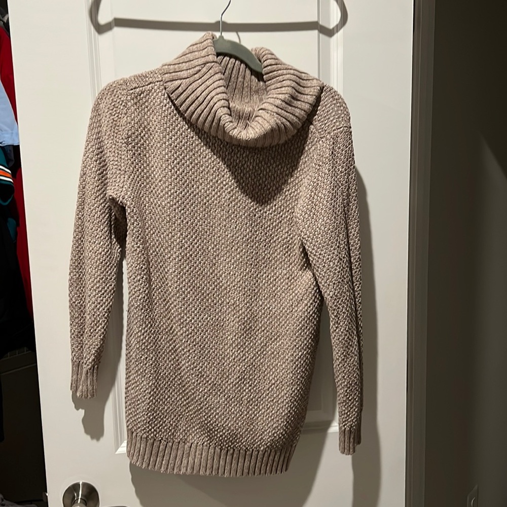 Turtleneck light brown top (M)